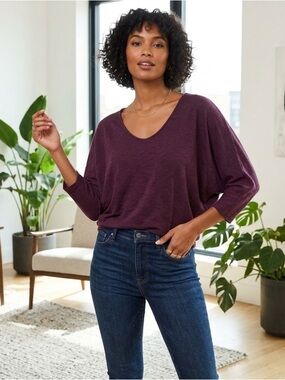 Laila Jayde dolman sleeve burgundy top, size medium